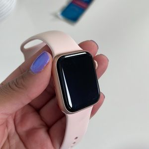 Gold Apple Watch Series 4 (40mm) GPS